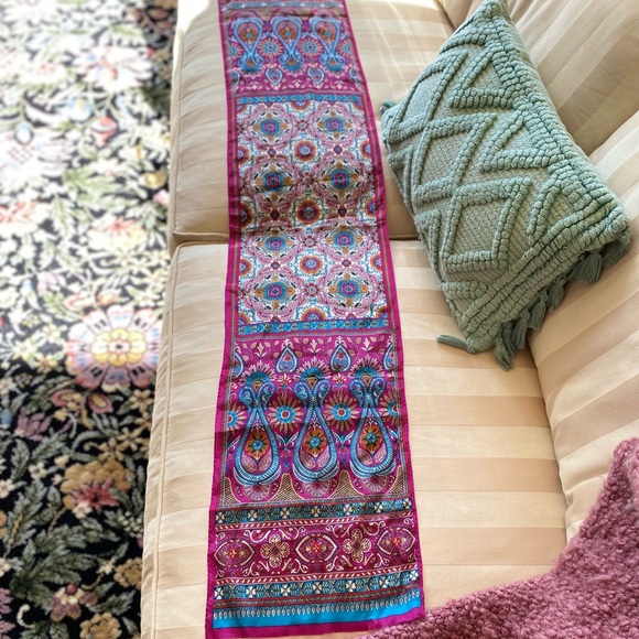 SOLD 🤩 Vntg Oscar de la Renta Silk Floral Scarf - Picture 2 of 11